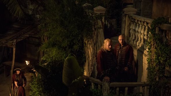 Pod černou vlajkou IV (2)