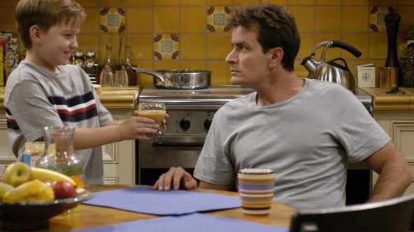 Dva a pol chlapa IV (17/24)