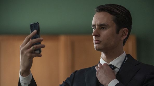 Vláda - Moc a sláva (3/8)