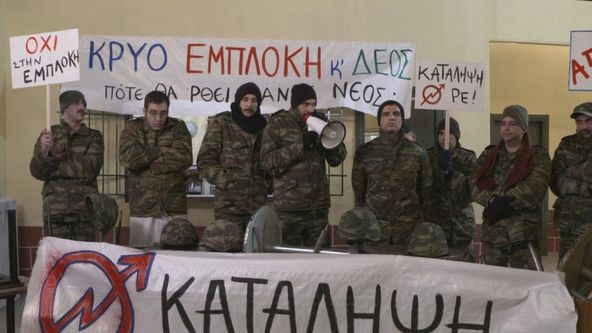 K poctě zbraň (60)