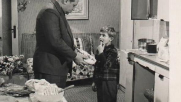 Anička jde do školy