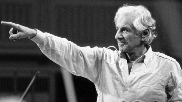 Bernstein řídí skladby J. S. Bacha a I. Stravinského