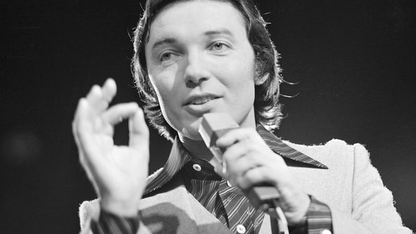 Zpívá Karel Gott