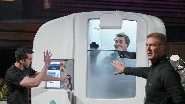 Mezi žraloky XI (11)