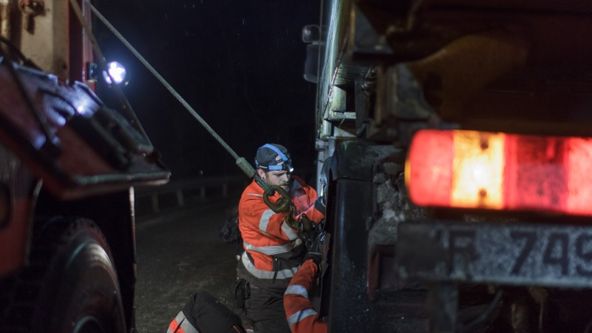 Záchrana na zledovatělé silnici: Zmatek na dálnici IV (4)