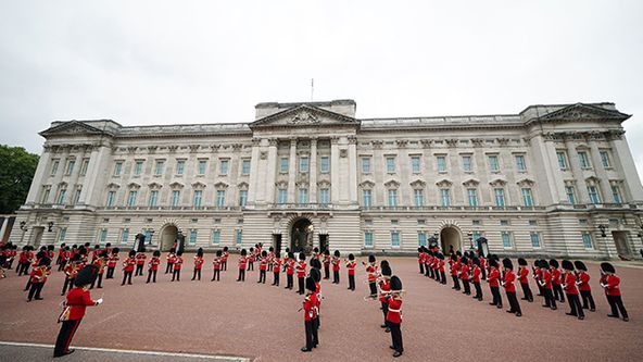 Tajemství britských královských paláců (7/8)