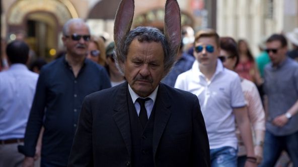 Muž se zaječíma ušima