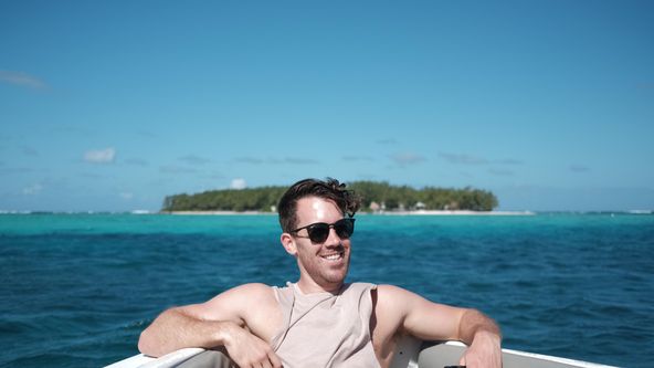 Brent Owens objevuje Mauricius (1)