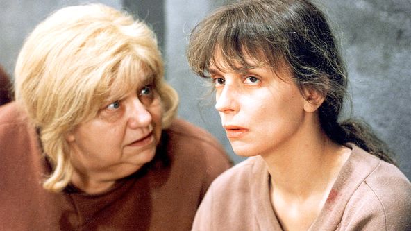 Přítelkyně z domu smutku (2/4)