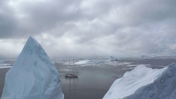 Pod ledovou hladinou