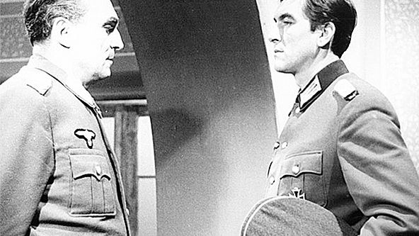 Sám voják v poli (2/3)