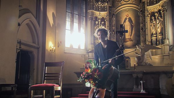 Jiří Bárta hraje Bachovy Suity pro violoncello