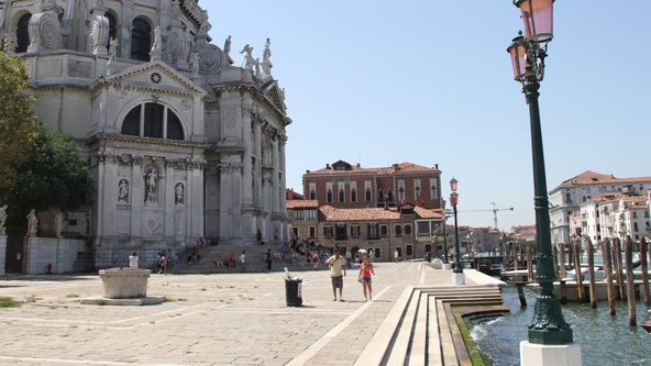 Obnažená města II (1)