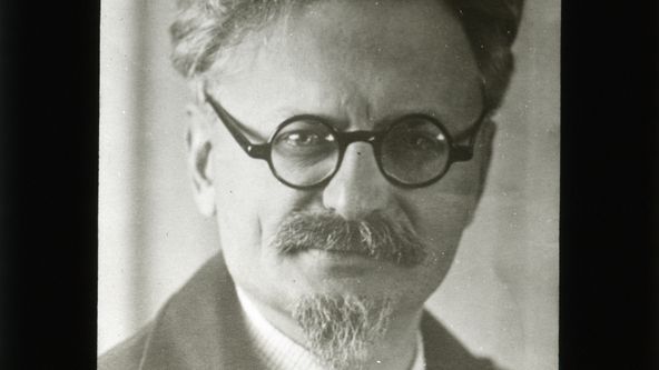 Stalin versus Trockij