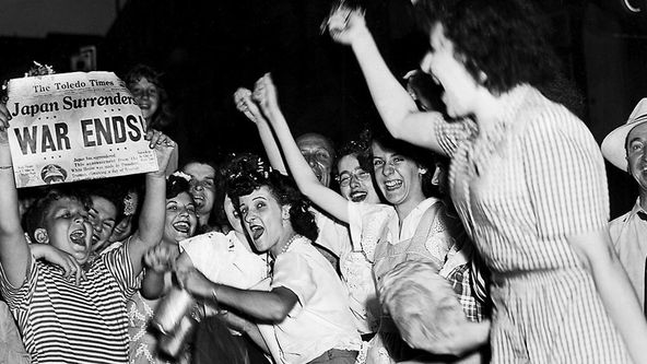 1945: Japonsko kapituluje, USA slaví