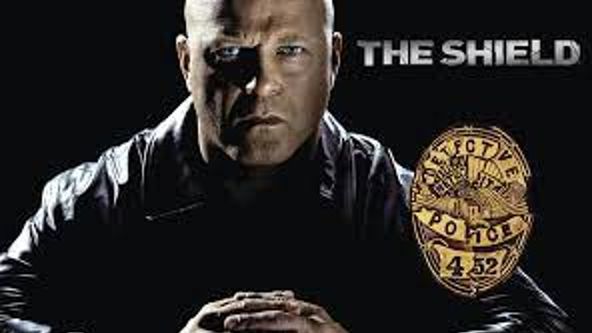 The Shield - Policejní odznak V (1)