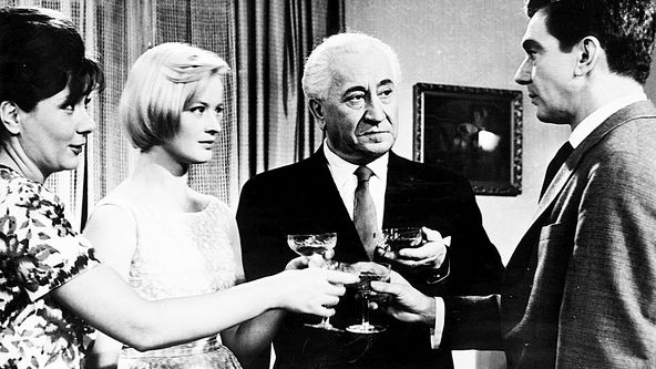 Neděle ve všední den