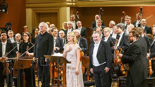 Česká filharmonie - Sir Simon Rattle diriguje Dvořáka a Mahlera