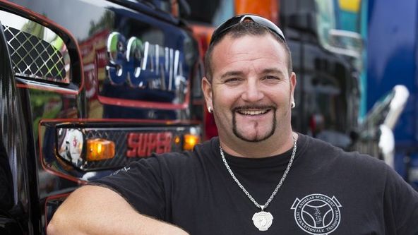 Asfaltoví kovbojové II (4)