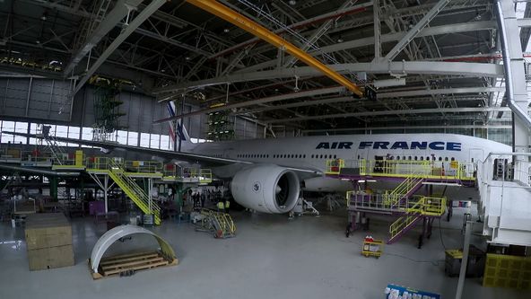 Boeing 777 pod drobnohledem