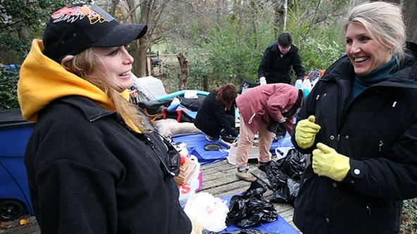 Hromadění věcí: pohřbeni zaživa II (4)