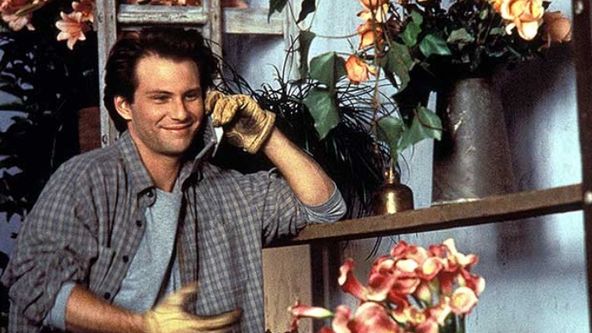 Posteľ plná ruží