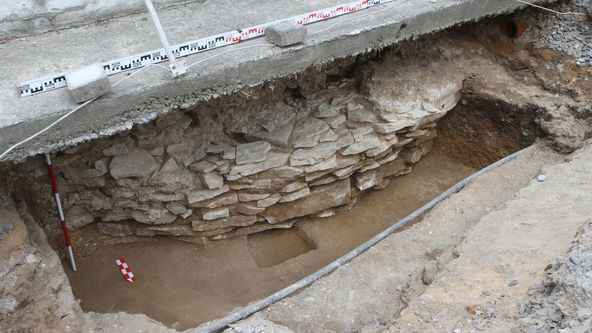 Pod povrchem - stoleté působení archeologického ústavu