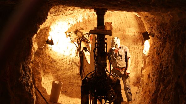 Lovci opálů III (10)