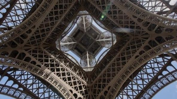 Eiffelova věž: Příběh legendy