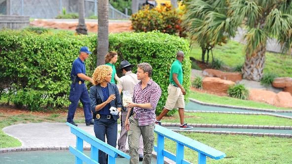 Slunečno, místy vraždy IV (13)